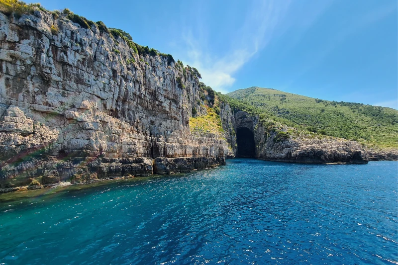 Grotta di Haxhi Ali Karaburun Valona Albania